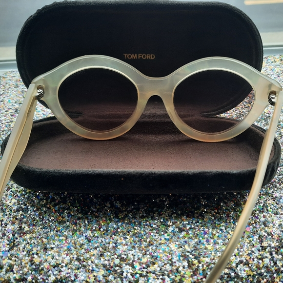 Tom Ford (Chiara) Authentic Sunglasses - Picture 5 of 7